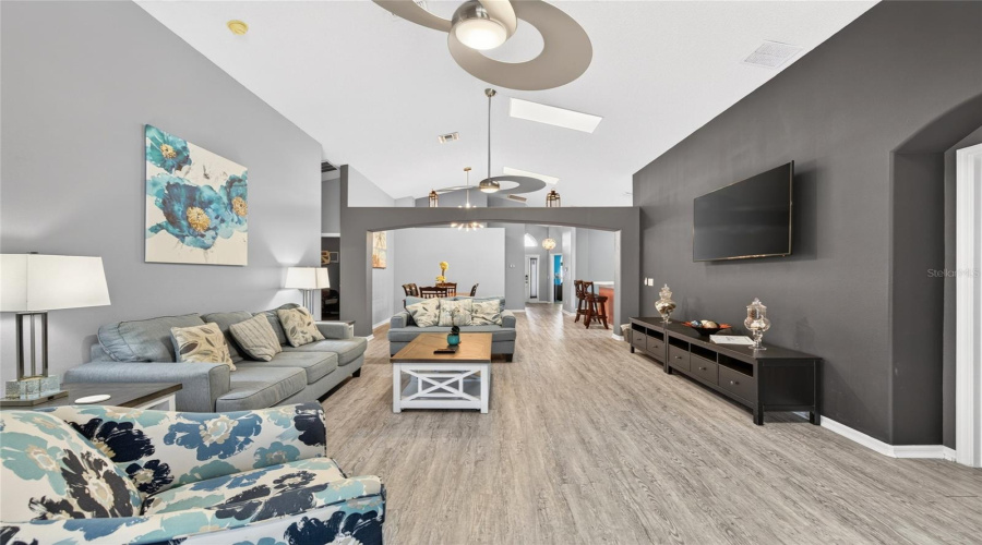 Kissimmee, Florida 34747, 5 Bedroom Bedrooms, ,4 Bathroombathrooms,Residential,For Sale,Oneida,0,Mfro6443443