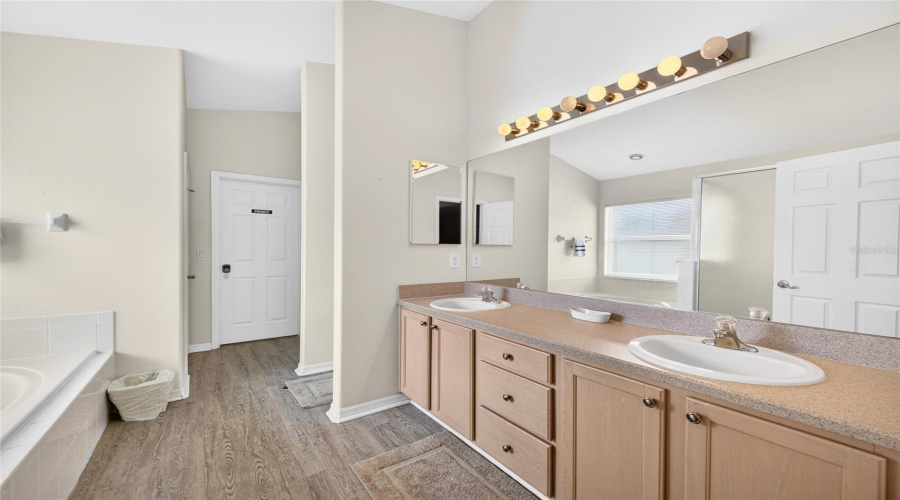 Kissimmee, Florida 34747, 5 Bedroom Bedrooms, ,4 Bathroombathrooms,Residential,For Sale,Oneida,0,Mfro6443443
