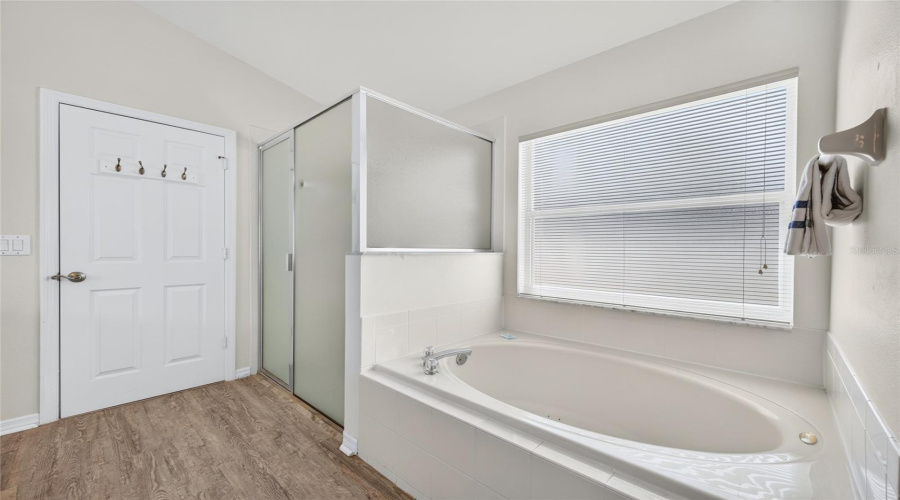 Kissimmee, Florida 34747, 5 Bedroom Bedrooms, ,4 Bathroombathrooms,Residential,For Sale,Oneida,0,Mfro6443443