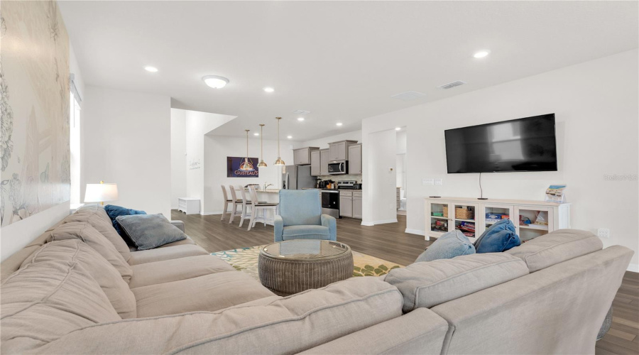 Davenport, Florida 33897, 6 Bedroom Bedrooms, ,4 Bathroombathrooms,Residential,For Sale,Kona,0,Mfro6444064