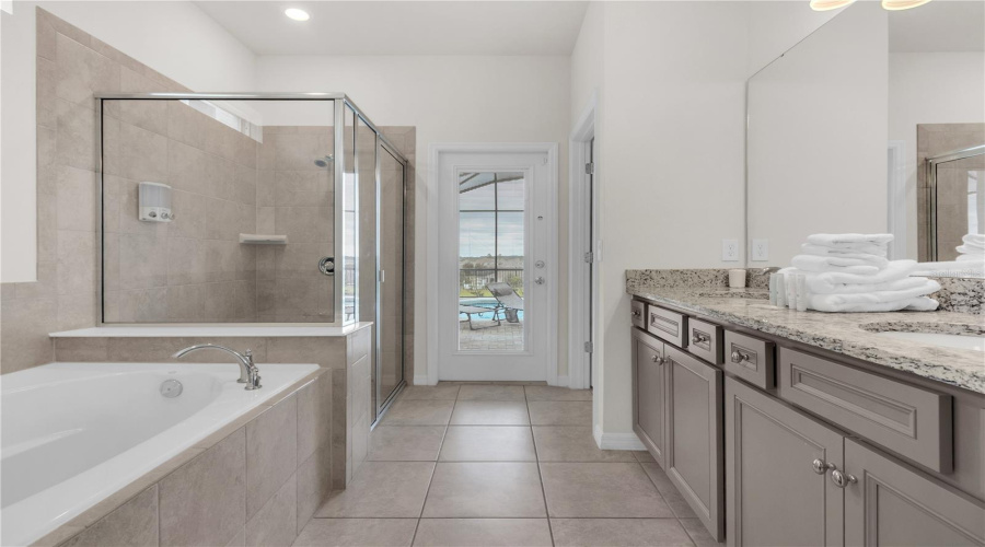 Davenport, Florida 33897, 6 Bedroom Bedrooms, ,4 Bathroombathrooms,Residential,For Sale,Kona,0,Mfro6444064