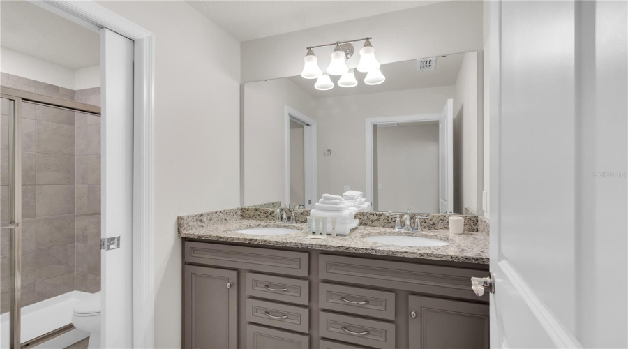 Davenport, Florida 33897, 6 Bedroom Bedrooms, ,4 Bathroombathrooms,Residential,For Sale,Kona,0,Mfro6444064