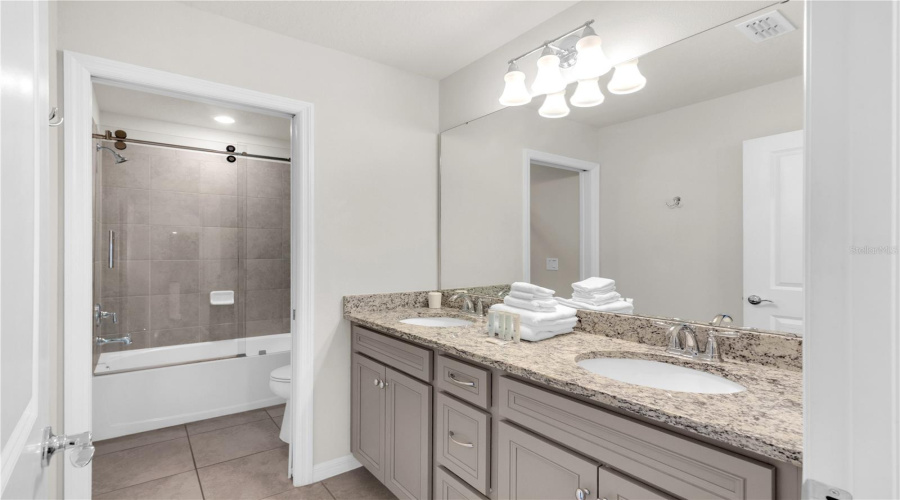 Davenport, Florida 33897, 6 Bedroom Bedrooms, ,4 Bathroombathrooms,Residential,For Sale,Kona,0,Mfro6444064