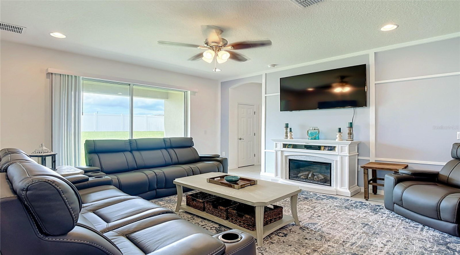 Davenport, Florida 33837, 4 Bedroom Bedrooms, ,2 Bathroombathrooms,Residential,For Sale,Segovia,0,Mfrg5117555