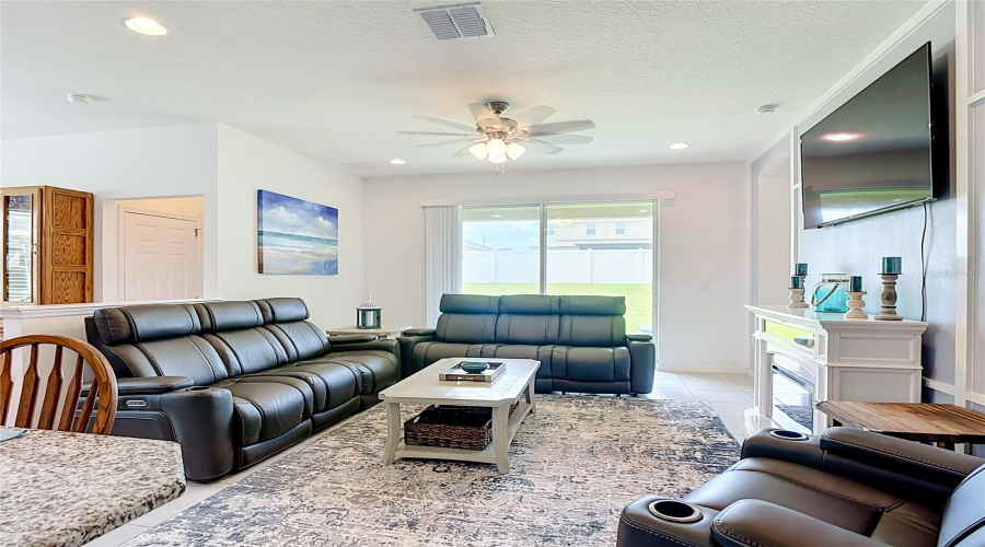 Davenport, Florida 33837, 4 Bedroom Bedrooms, ,2 Bathroombathrooms,Residential,For Sale,Segovia,0,Mfrg5117555