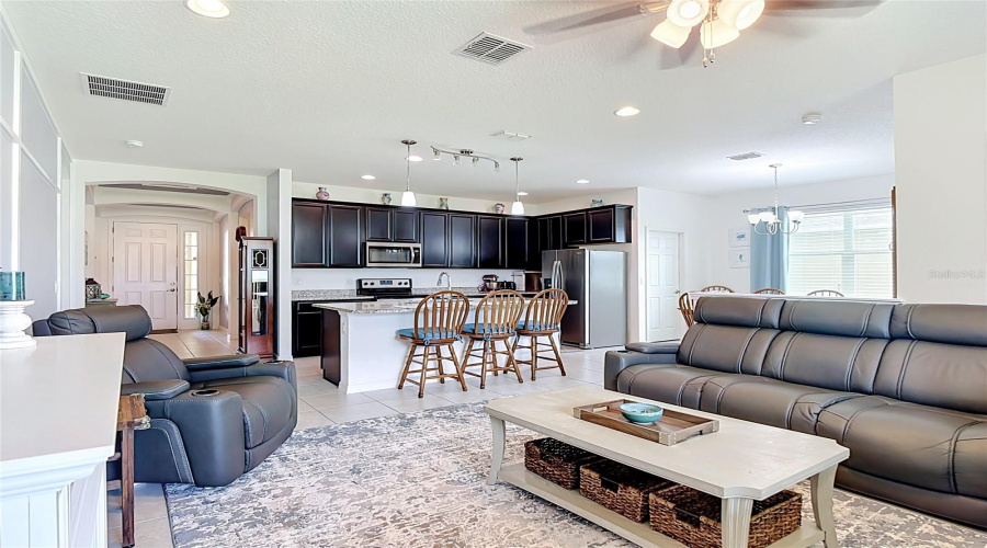 Davenport, Florida 33837, 4 Bedroom Bedrooms, ,2 Bathroombathrooms,Residential,For Sale,Segovia,0,Mfrg5117555
