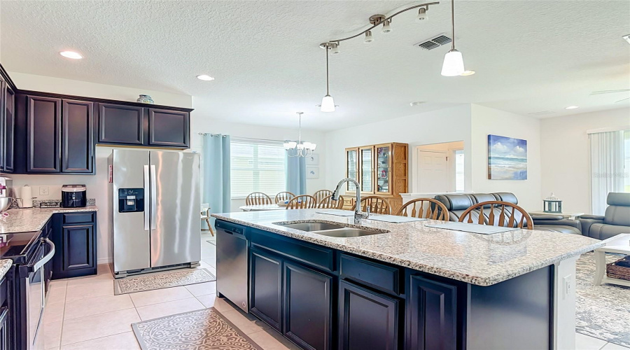 Davenport, Florida 33837, 4 Bedroom Bedrooms, ,2 Bathroombathrooms,Residential,For Sale,Segovia,0,Mfrg5117555