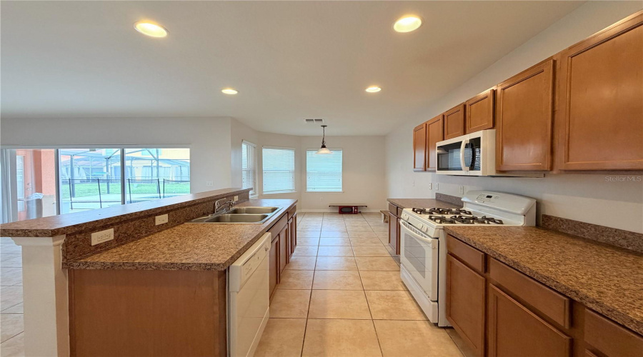Davenport, Florida 33837, 5 Bedroom Bedrooms, ,4 Bathroombathrooms,Residential,For Sale,Miro,0,Mfro6445347