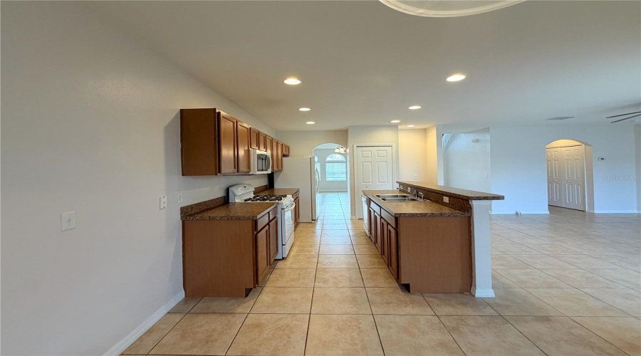 Davenport, Florida 33837, 5 Bedroom Bedrooms, ,4 Bathroombathrooms,Residential,For Sale,Miro,0,Mfro6445347