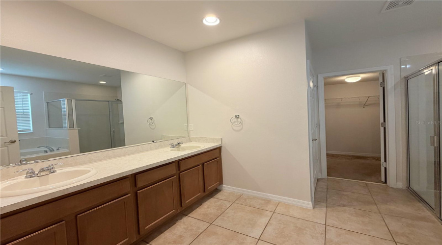 Davenport, Florida 33837, 5 Bedroom Bedrooms, ,4 Bathroombathrooms,Residential,For Sale,Miro,0,Mfro6445347