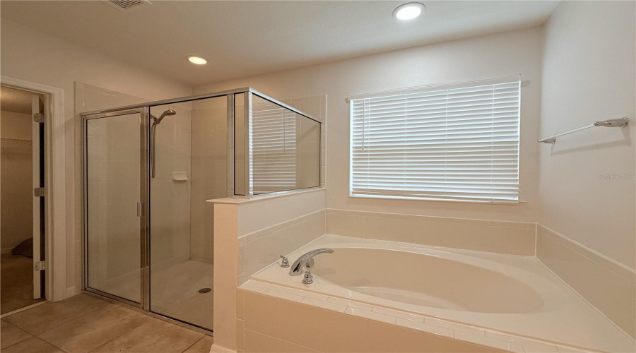 Davenport, Florida 33837, 5 Bedroom Bedrooms, ,4 Bathroombathrooms,Residential,For Sale,Miro,0,Mfro6445347