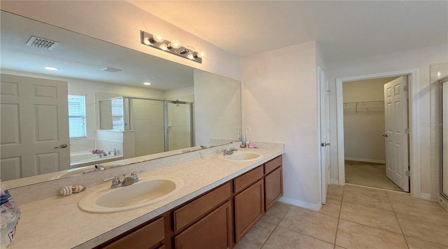 Davenport, Florida 33837, 5 Bedroom Bedrooms, ,4 Bathroombathrooms,Residential,For Sale,Miro,0,Mfro6445347