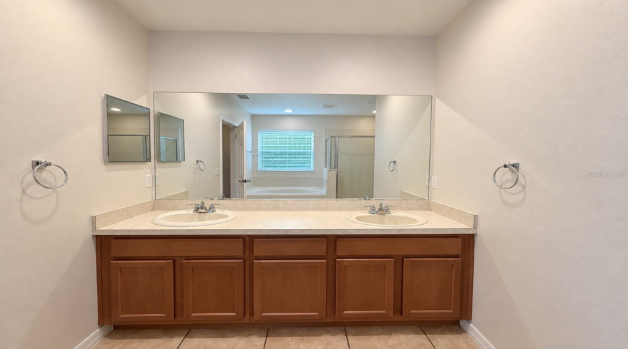 Davenport, Florida 33837, 5 Bedroom Bedrooms, ,4 Bathroombathrooms,Residential,For Sale,Miro,0,Mfro6445347