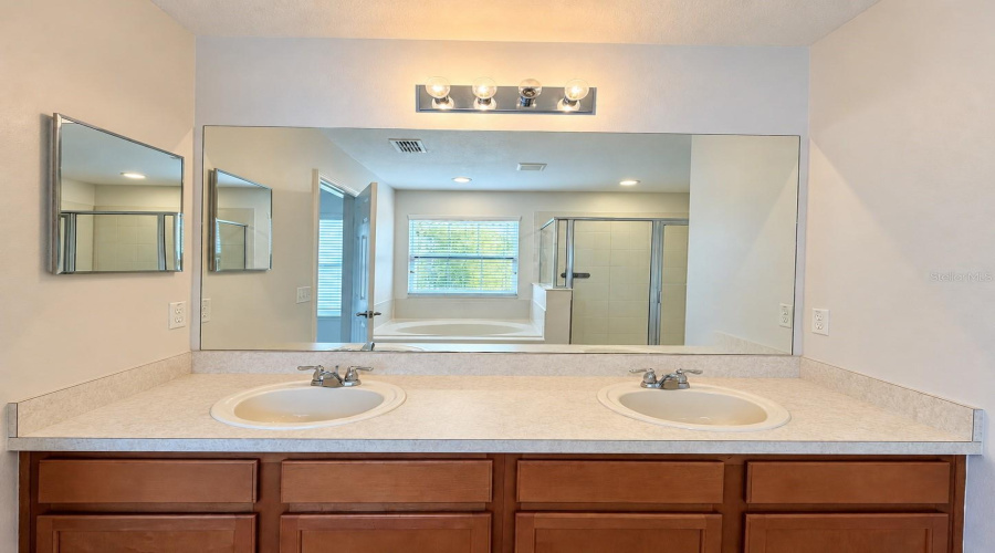 Davenport, Florida 33837, 5 Bedroom Bedrooms, ,4 Bathroombathrooms,Residential,For Sale,Miro,0,Mfro6445347