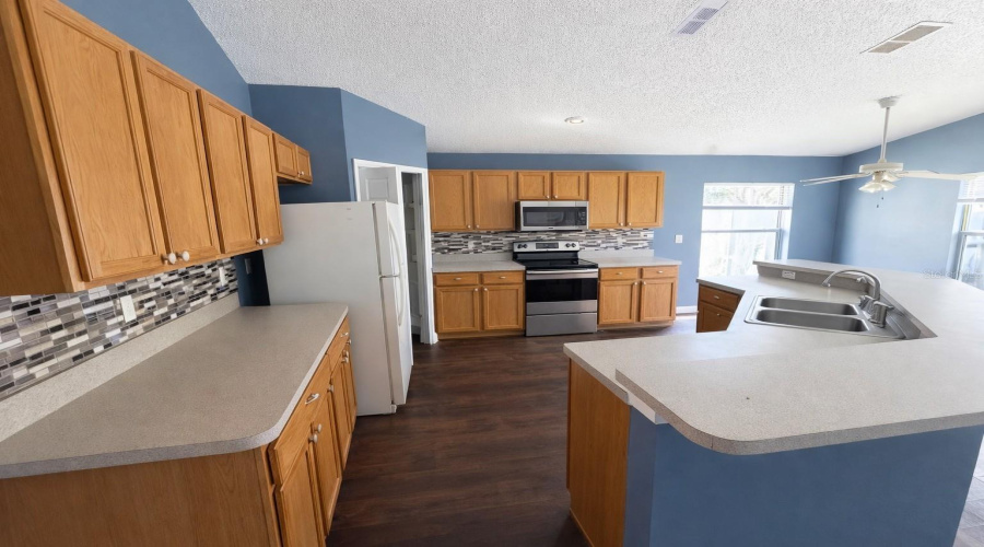 Davenport, Florida 33837, 3 Bedroom Bedrooms, ,2 Bathroombathrooms,Residential,For Sale,Lake Charles,0,Mfrs5143999