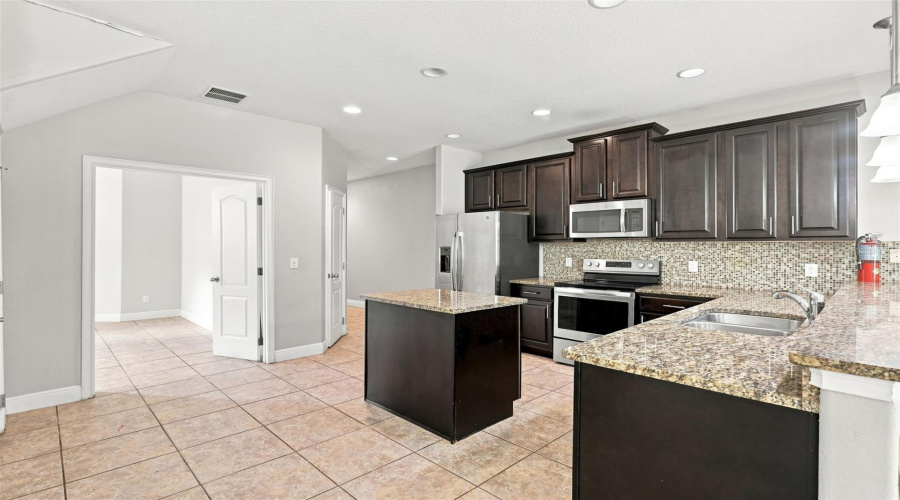 Davenport, Florida 33896, 4 Bedroom Bedrooms, ,3 Bathroombathrooms,Residential,For Sale,Roseville,0,Mfra4706499