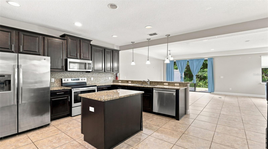 Davenport, Florida 33896, 4 Bedroom Bedrooms, ,3 Bathroombathrooms,Residential,For Sale,Roseville,0,Mfra4706499