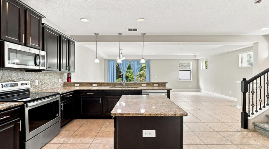 Davenport, Florida 33896, 4 Bedroom Bedrooms, ,3 Bathroombathrooms,Residential,For Sale,Roseville,0,Mfra4706499