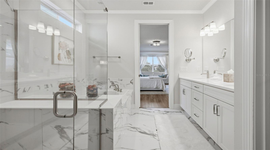 Orlando, Florida 32836, 6 Bedroom Bedrooms, ,4 Bathroombathrooms,Residential,For Sale,Wandering,0,Mfro6446078