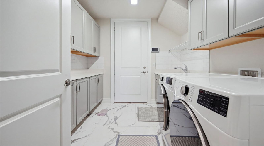 Orlando, Florida 32836, 6 Bedroom Bedrooms, ,4 Bathroombathrooms,Residential,For Sale,Wandering,0,Mfro6446078