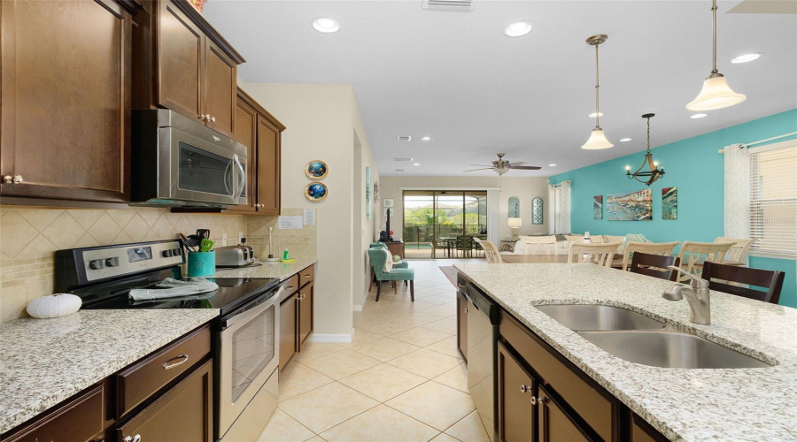 Kissimmee, Florida 34747, 7 Bedroom Bedrooms, ,5 Bathroombathrooms,Residential,For Sale,Rhodes,0,Mfrs5148044