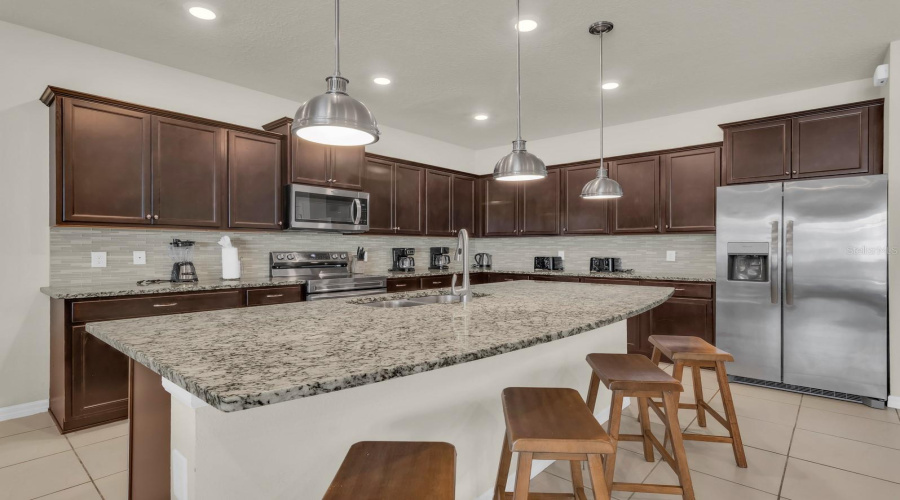 Davenport, Florida 33897, 9 Bedroom Bedrooms, ,6 Bathroombathrooms,Residential,For Sale,Mahalo,0,Mfrs5158448