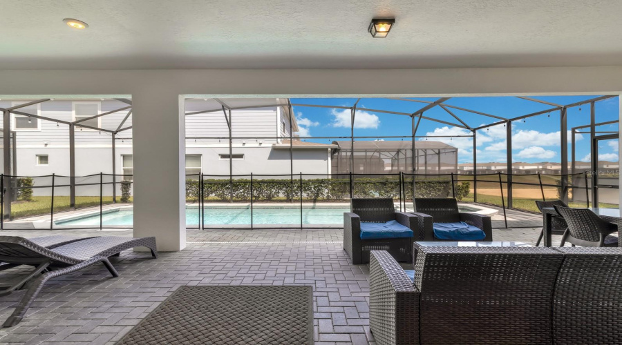 Davenport, Florida 33897, 9 Bedroom Bedrooms, ,6 Bathroombathrooms,Residential,For Sale,Mahalo,0,Mfrs5158448