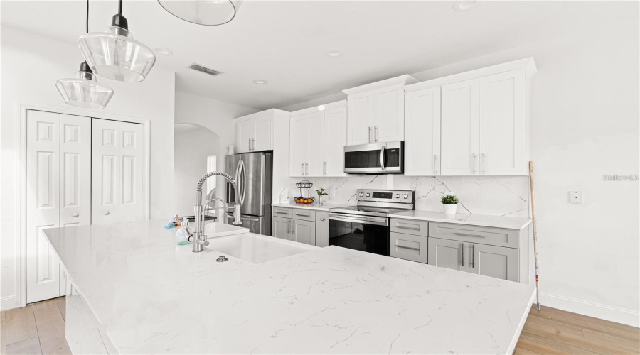Davenport, Florida 33897, 5 Bedroom Bedrooms, ,4 Bathroombathrooms,Residential,For Sale,Bridgewater,0,Mfrs5158084