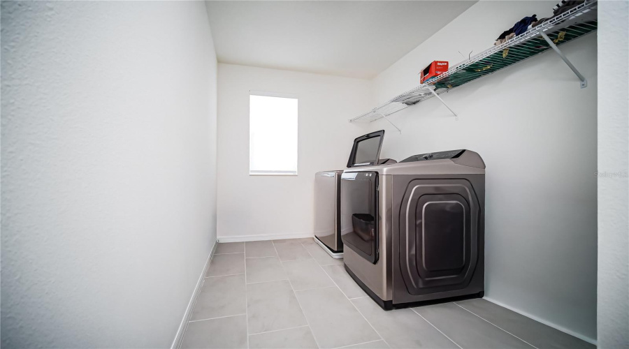 Davenport, Florida 33896, 5 Bedroom Bedrooms, ,3 Bathroombathrooms,Residential,For Sale,Overpool,0,Mfrs5153519