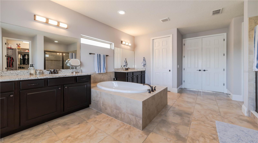 Orlando, Florida 32836, 4 Bedroom Bedrooms, ,3 Bathroombathrooms,Residential,For Sale,Prince Harry,0,Mfro6445520
