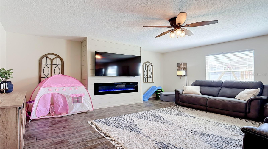 Davenport, Florida 33837, 4 Bedroom Bedrooms, ,2 Bathroombathrooms,Residential,For Sale,Fillmore,0,Mfrg5117518