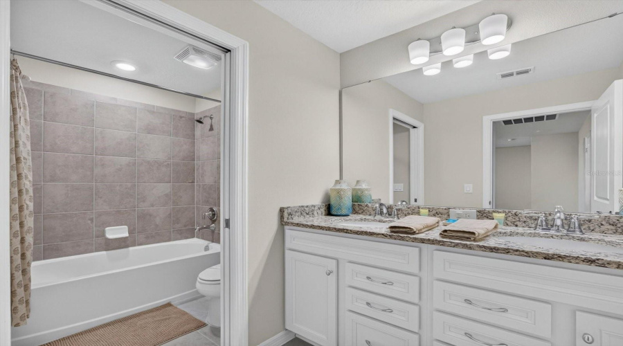 Davenport, Florida 33897, 5 Bedroom Bedrooms, ,4 Bathroombathrooms,Residential,For Sale,Lana Avenue,0,Mfro6444147