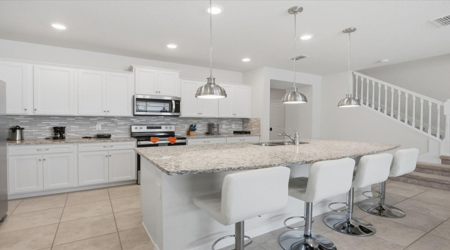 Davenport, Florida 33897, 5 Bedroom Bedrooms, ,4 Bathroombathrooms,Residential,For Sale,Lana Avenue,0,Mfro6444147