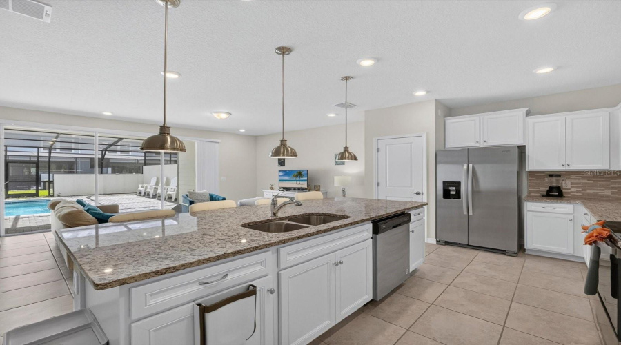 Davenport, Florida 33897, 5 Bedroom Bedrooms, ,4 Bathroombathrooms,Residential,For Sale,Lana Avenue,0,Mfro6444147