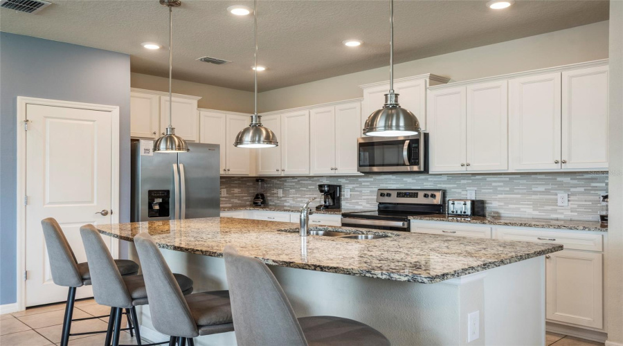 Davenport, Florida 33897, 5 Bedroom Bedrooms, ,4 Bathroombathrooms,Residential,For Sale,Pacific,0,Mfro6437816
