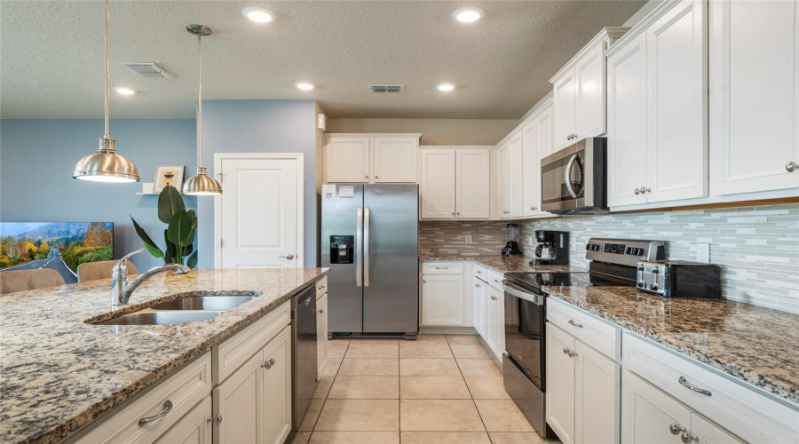 Davenport, Florida 33897, 5 Bedroom Bedrooms, ,4 Bathroombathrooms,Residential,For Sale,Pacific,0,Mfro6437816