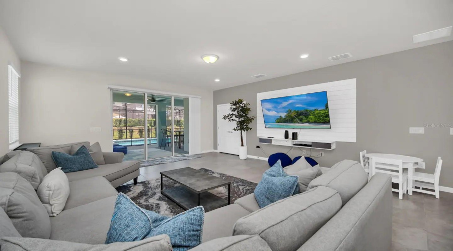 Davenport, Florida 33837, 7 Bedroom Bedrooms, ,5 Bathroombathrooms,Residential,For Sale,Oakmoss,0,Mfro6446304