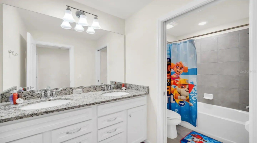 Davenport, Florida 33837, 7 Bedroom Bedrooms, ,5 Bathroombathrooms,Residential,For Sale,Oakmoss,0,Mfro6446304
