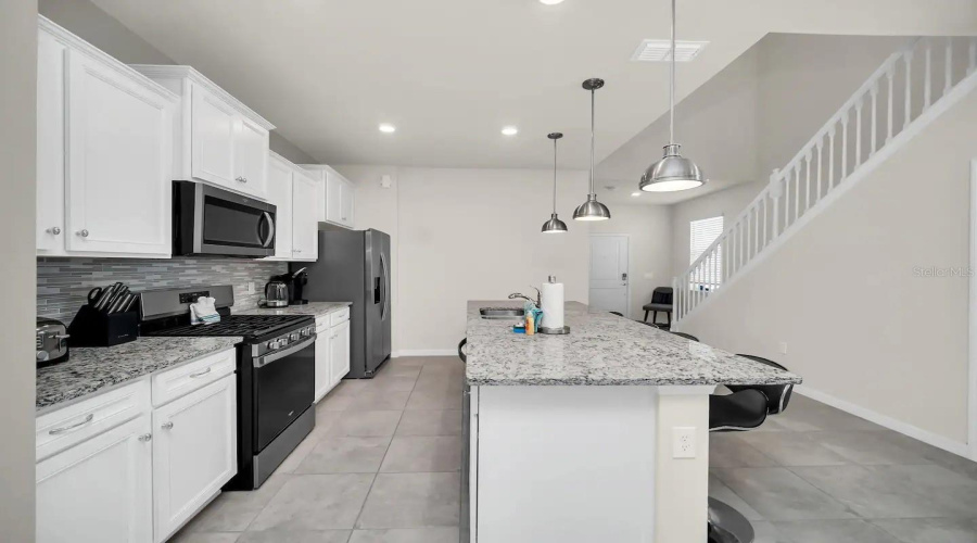 Davenport, Florida 33837, 7 Bedroom Bedrooms, ,5 Bathroombathrooms,Residential,For Sale,Oakmoss,0,Mfro6446304