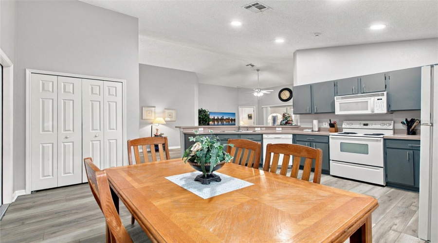 Davenport, Florida 33897, 4 Bedroom Bedrooms, ,3 Bathroombathrooms,Residential,For Sale,Pinedale,0,Mfro6444528