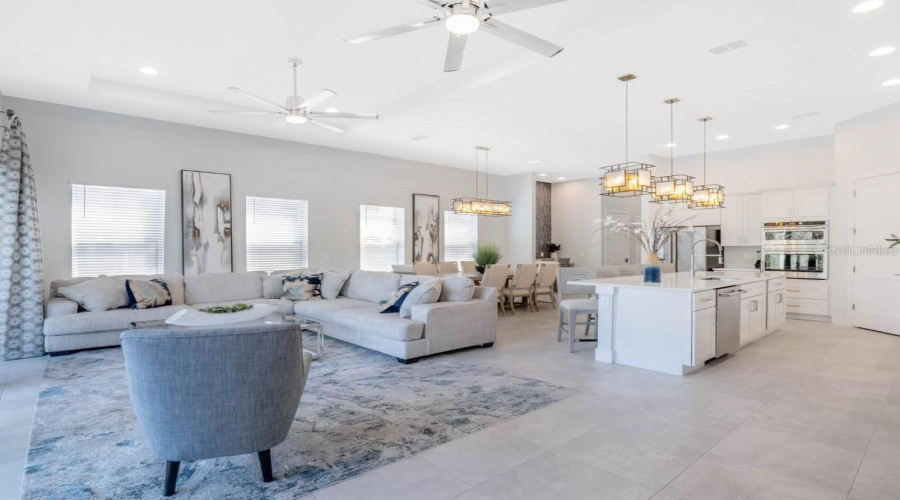 Kissimmee, Florida 34747, 6 Bedroom Bedrooms, ,6 Bathroombathrooms,Residential,For Sale,Castle Pines,0,Mfro6446382