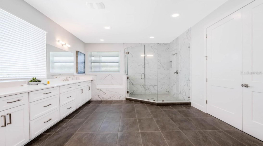 Kissimmee, Florida 34747, 6 Bedroom Bedrooms, ,6 Bathroombathrooms,Residential,For Sale,Castle Pines,0,Mfro6446382
