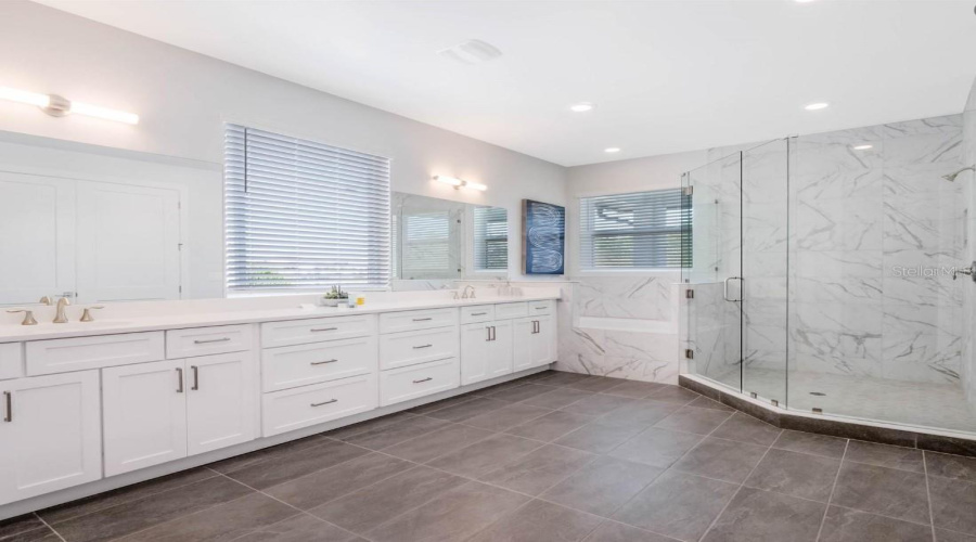 Kissimmee, Florida 34747, 6 Bedroom Bedrooms, ,6 Bathroombathrooms,Residential,For Sale,Castle Pines,0,Mfro6446382