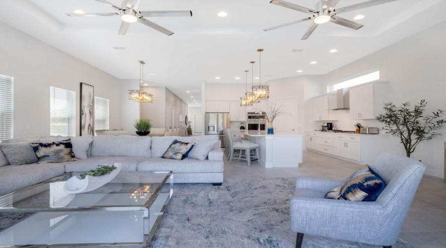Kissimmee, Florida 34747, 6 Bedroom Bedrooms, ,6 Bathroombathrooms,Residential,For Sale,Castle Pines,0,Mfro6446382