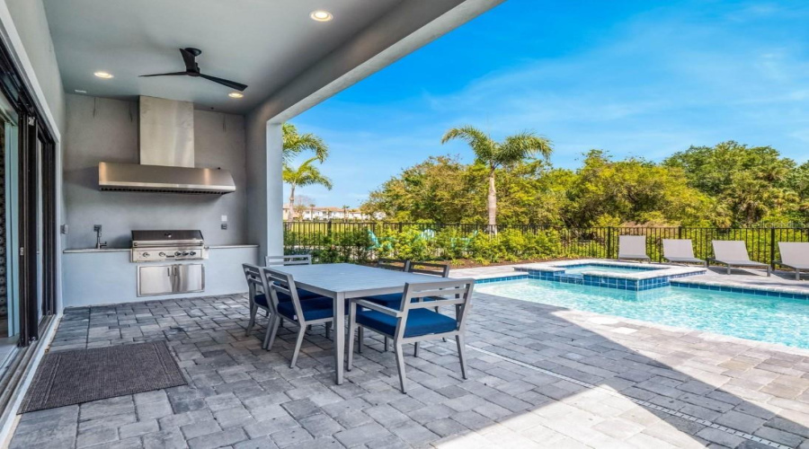 Kissimmee, Florida 34747, 6 Bedroom Bedrooms, ,6 Bathroombathrooms,Residential,For Sale,Castle Pines,0,Mfro6446382