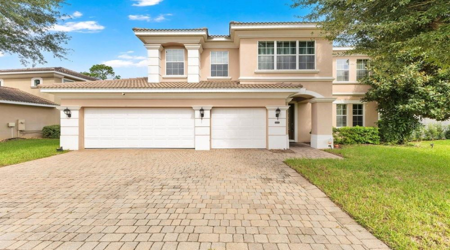 Davenport, Florida 33837, 4 Bedroom Bedrooms, ,3 Bathroombathrooms,Residential,For Sale,Crestwick,0,Mfro6446029