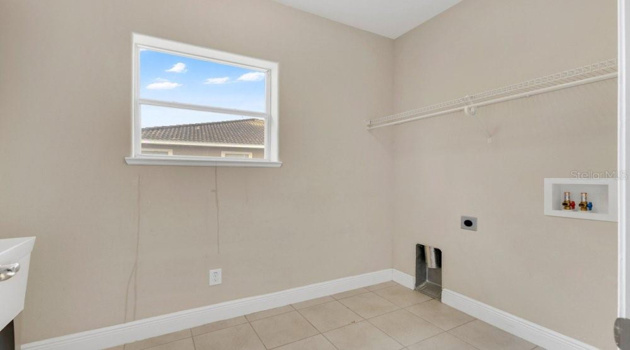 Davenport, Florida 33837, 4 Bedroom Bedrooms, ,3 Bathroombathrooms,Residential,For Sale,Crestwick,0,Mfro6446029