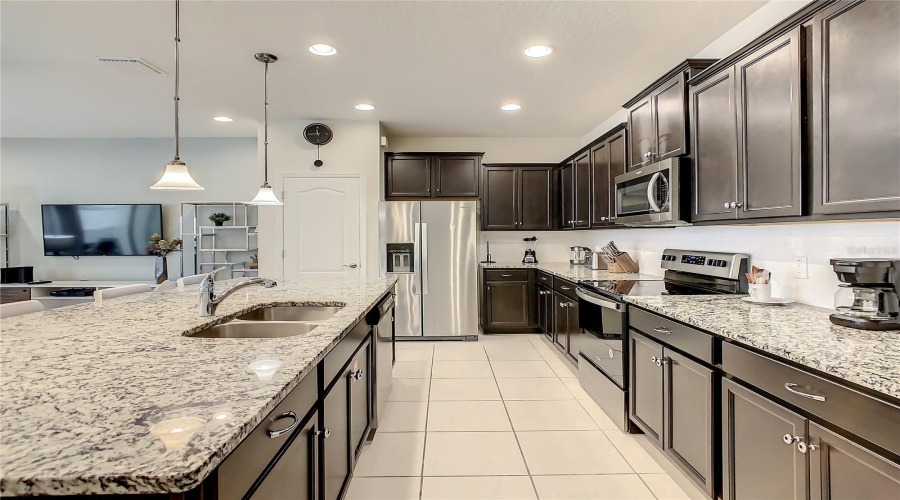 Kissimmee, Florida 34747, 5 Bedroom Bedrooms, ,4 Bathroombathrooms,Residential,For Sale,Tanger,0,Mfro6442227