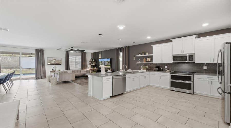 Davenport, Florida 33896, 9 Bedroom Bedrooms, ,5 Bathroombathrooms,Residential,For Sale,Sommerset Hills,0,Mfro6446357