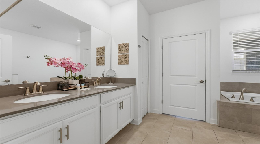 Davenport, Florida 33896, 9 Bedroom Bedrooms, ,5 Bathroombathrooms,Residential,For Sale,Sommerset Hills,0,Mfro6446357